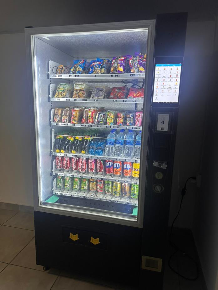 Vending machine operando en el área común de PH Amitié